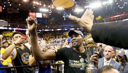 网友：库里没你也夺冠了！KD：把我那几个MVP奖杯寄回湾区 如何？